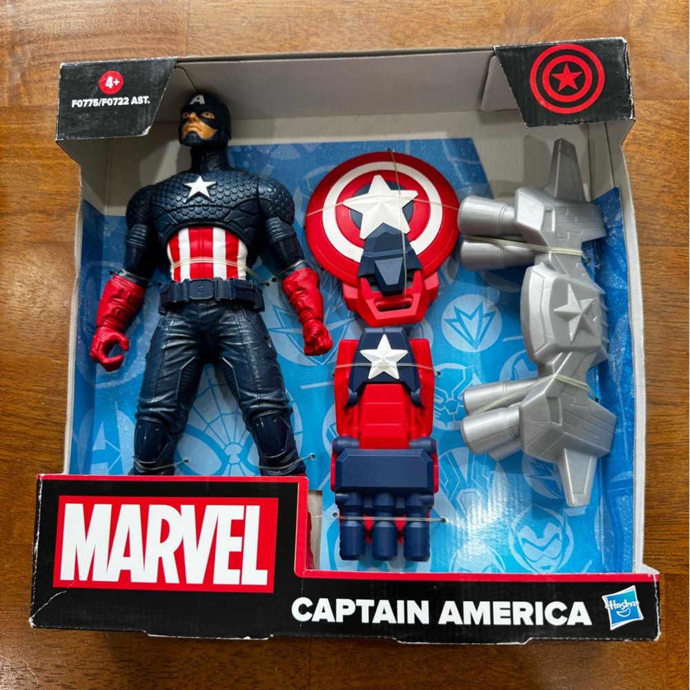 New Hasbro Marvel 9.5-inch Action Figure Toy Captain America and Accessories